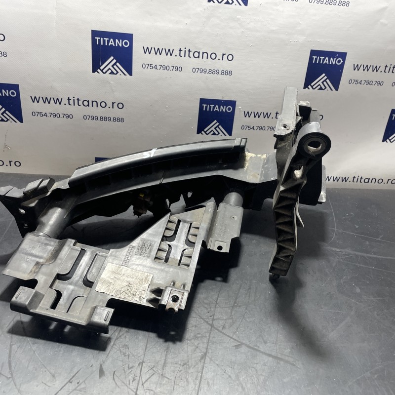 Suport far stanga / Audi Q5 8R 2012 / Caroserie, oglinzi si faruri