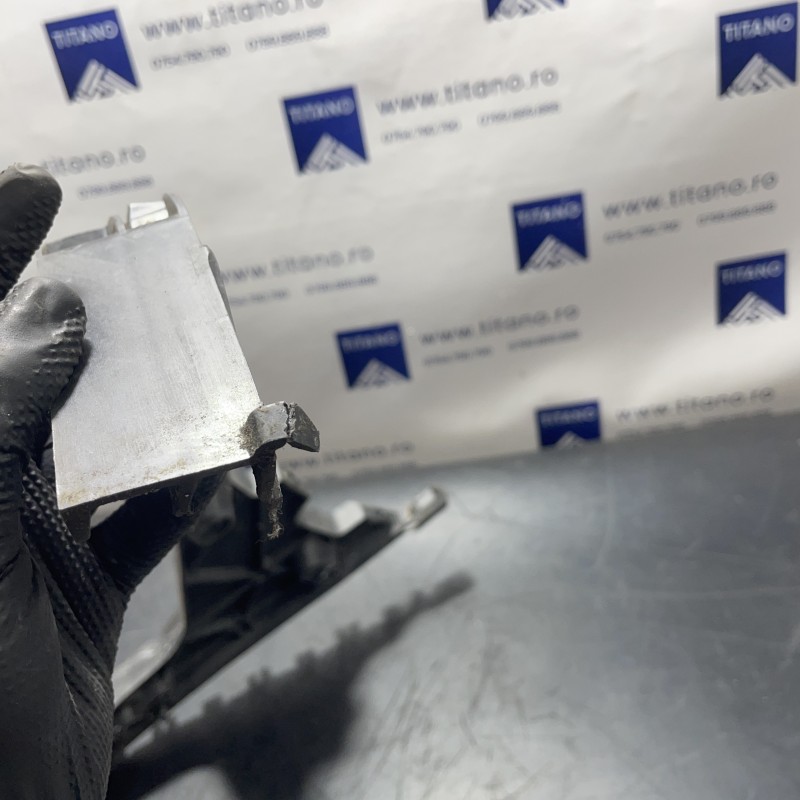 Suport bara dreapta spate / Audi Q5 8R 2012 / Caroserie, oglinzi si faruri