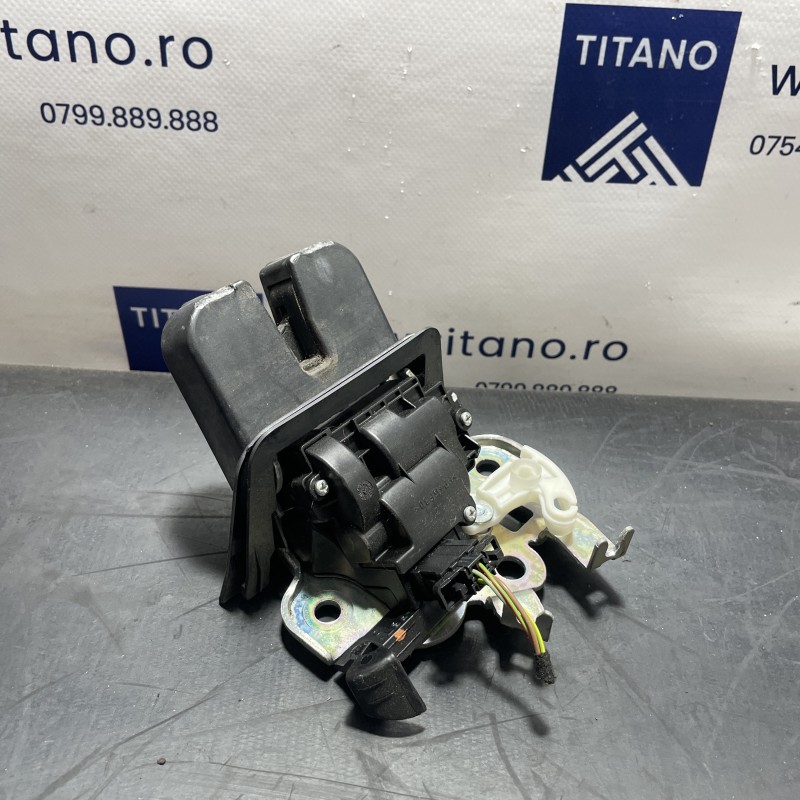 Iala broasca haion / Audi Q5 8R 2012 / Caroserie, oglinzi si faruri