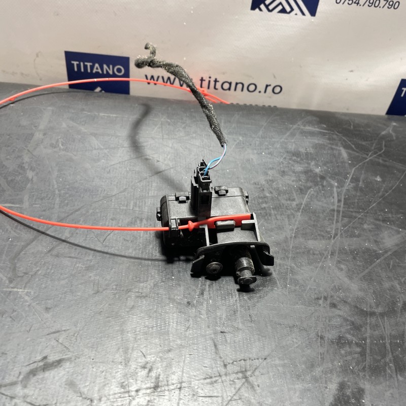 Motoras deschidere usa rezervor / Audi Q5 8R 2012 / Audio si electronice