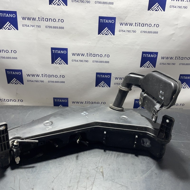 Vas lichid parbriz strop gel / Audi Q5 8R 2012 / Caroserie, oglinzi si faruri