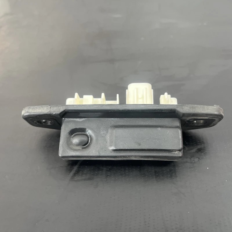 Buton deschidere portbagaj / Toyota CHR CHR 2022 / Audio si electronice