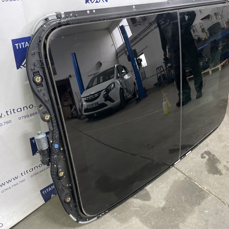 Trapa panoramica / Audi Q5 8R 2012 / Caroserie, oglinzi si faruri