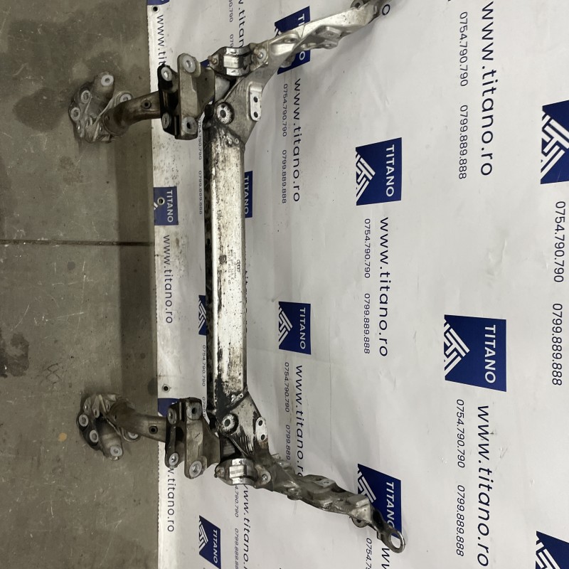 Punte fata jug suport motor / Audi Q5 8R 2012 / Directie si suspensie