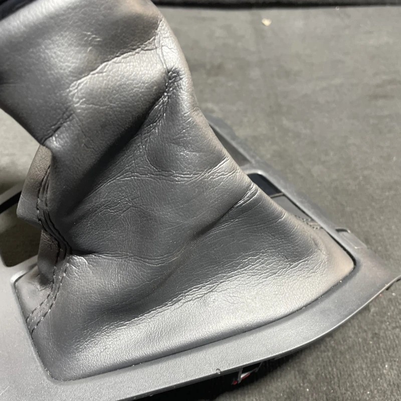 Nuca schimbator / Toyota Rav4 XA40 2020 / Interior