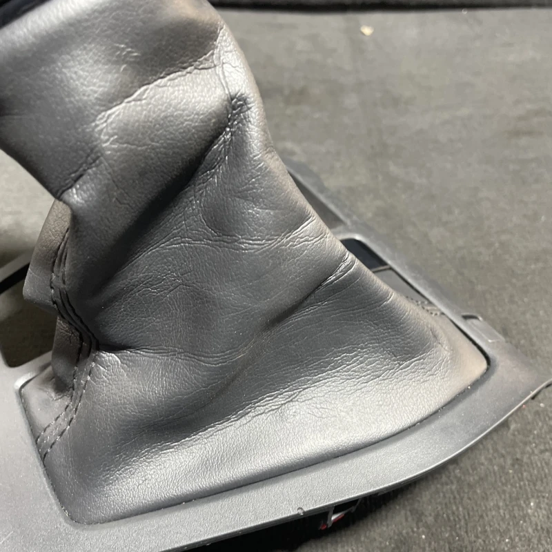 Nuca schimbator / Toyota Rav4 XA40 2020 / Interior