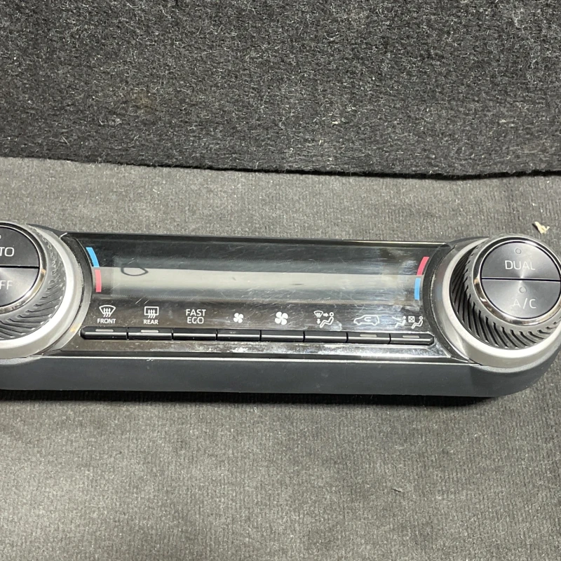 Panou climatronic / Toyota Rav4 XA40 2020 / Climatizare