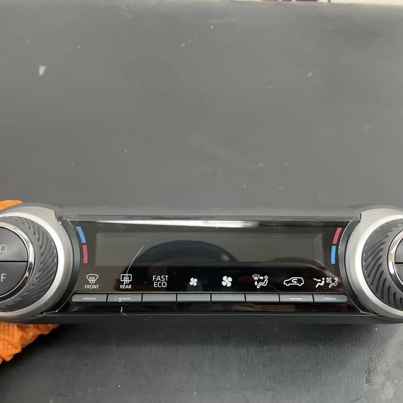 Panou climatronic / Toyota Rav4 XA40 2024 / Climatizare