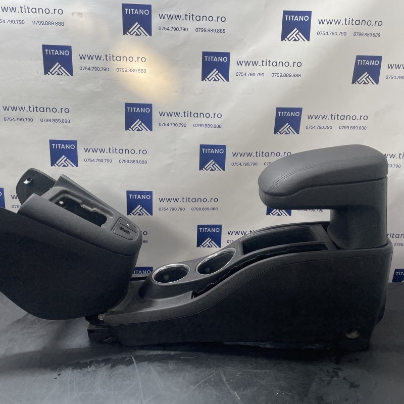 Cotiera centrala / Opel Zafira C 2014 / Interior