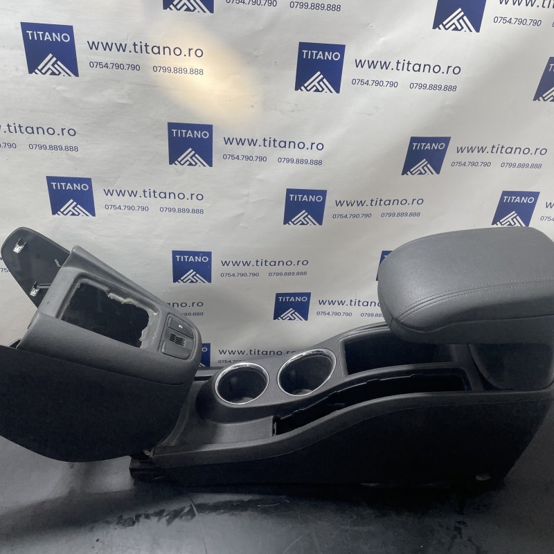 Cotiera centrala / Opel Zafira C 2014 / Interior