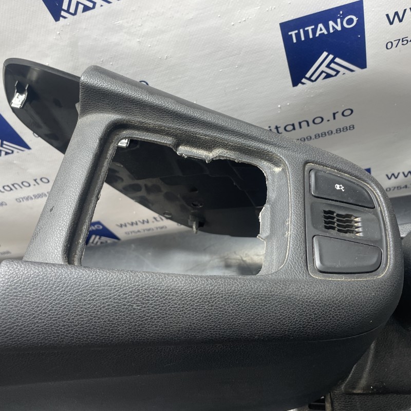 Cotiera centrala / Opel Zafira C 2014 / Interior