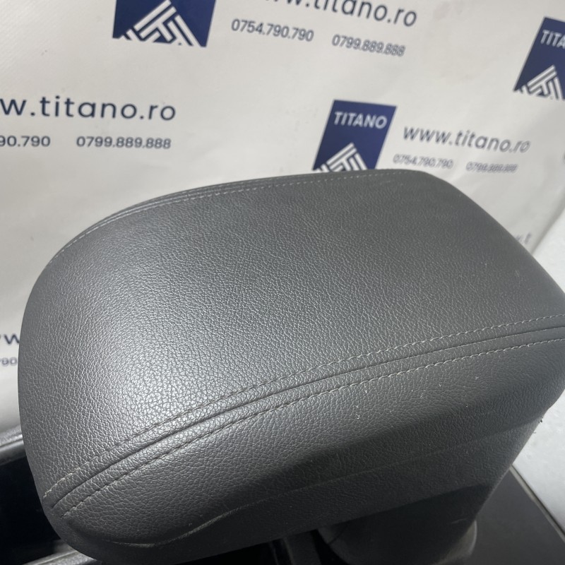 Cotiera centrala / Opel Zafira C 2014 / Interior