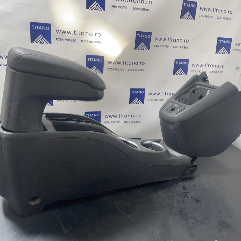 Cotiera centrala / Opel Zafira C 2014 / Interior