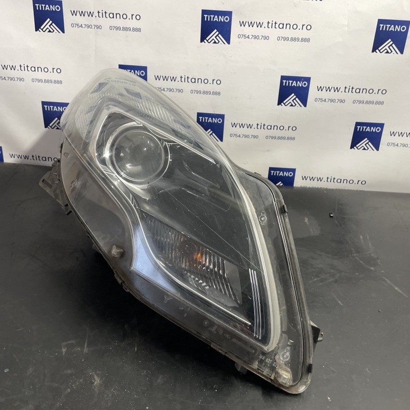 Far dreapta / Opel Zafira C 2014 / Caroserie, oglinzi si faruri