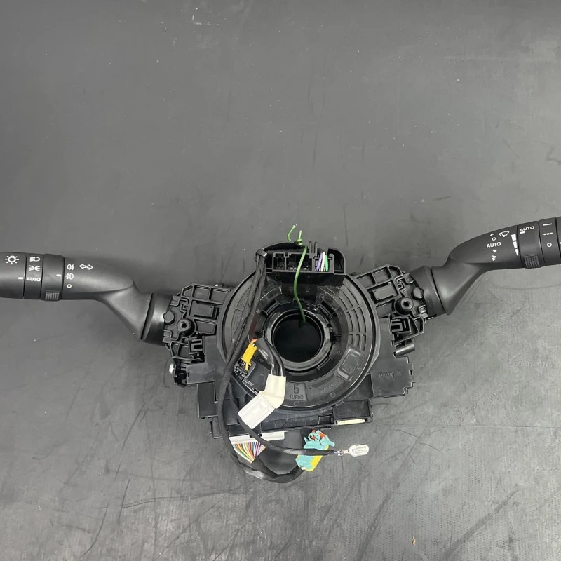 Spira volan cu manete / Toyota Rav4 XA40 2020 / Audio si electronice