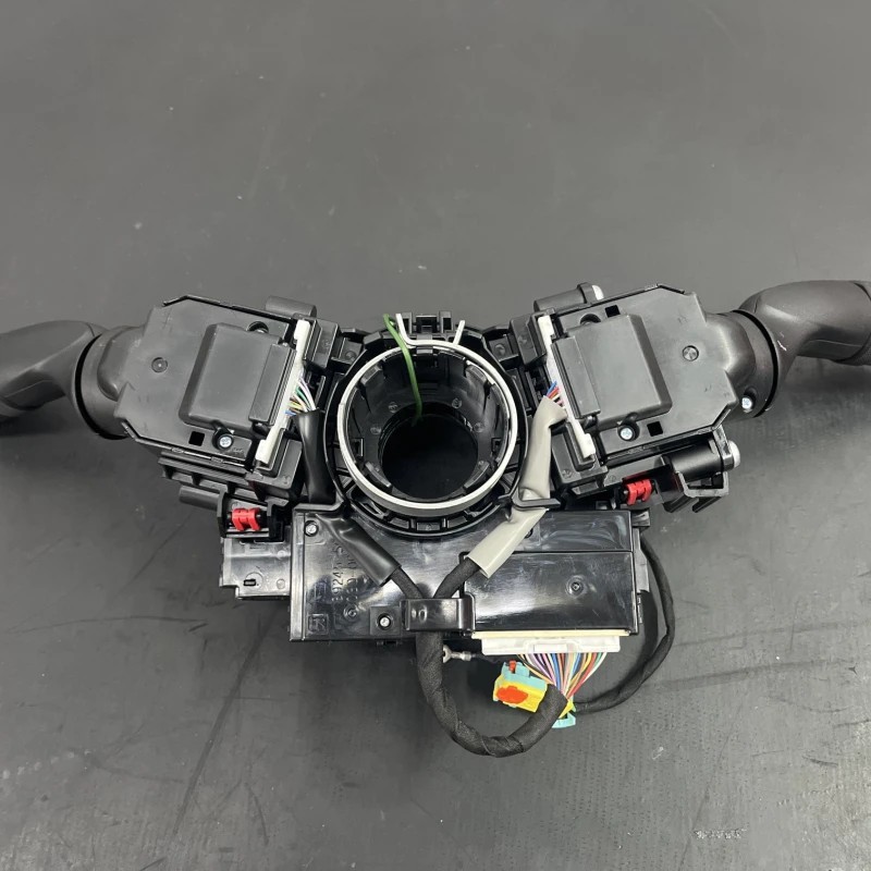 Spira volan cu manete / Toyota Rav4 XA40 2020 / Audio si electronice