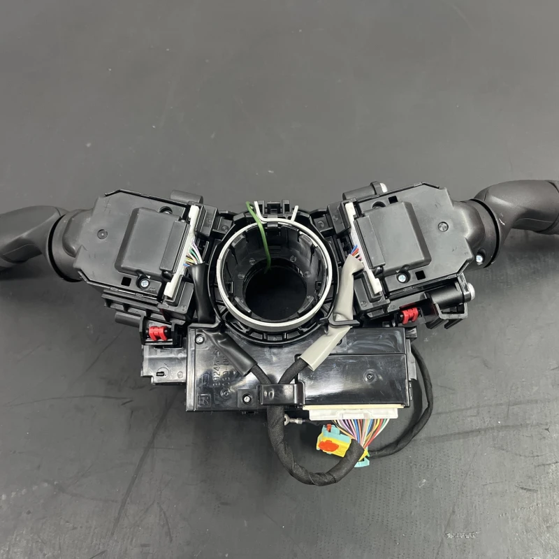 Spira volan cu manete / Toyota Rav4 XA40 2020 / Audio si electronice