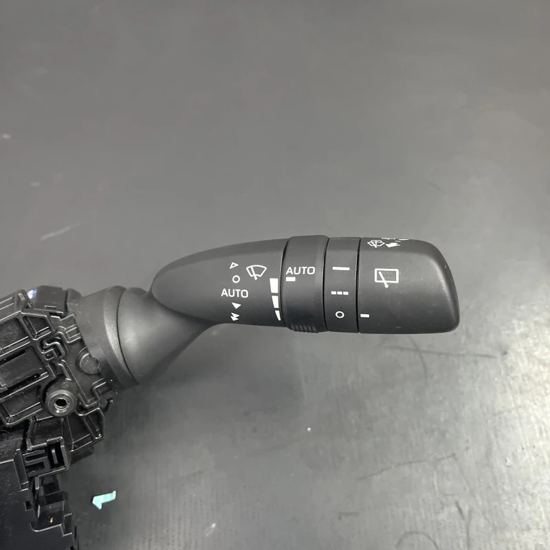 Spira volan cu manete / Toyota Rav4 XA40 2020 / Audio si electronice