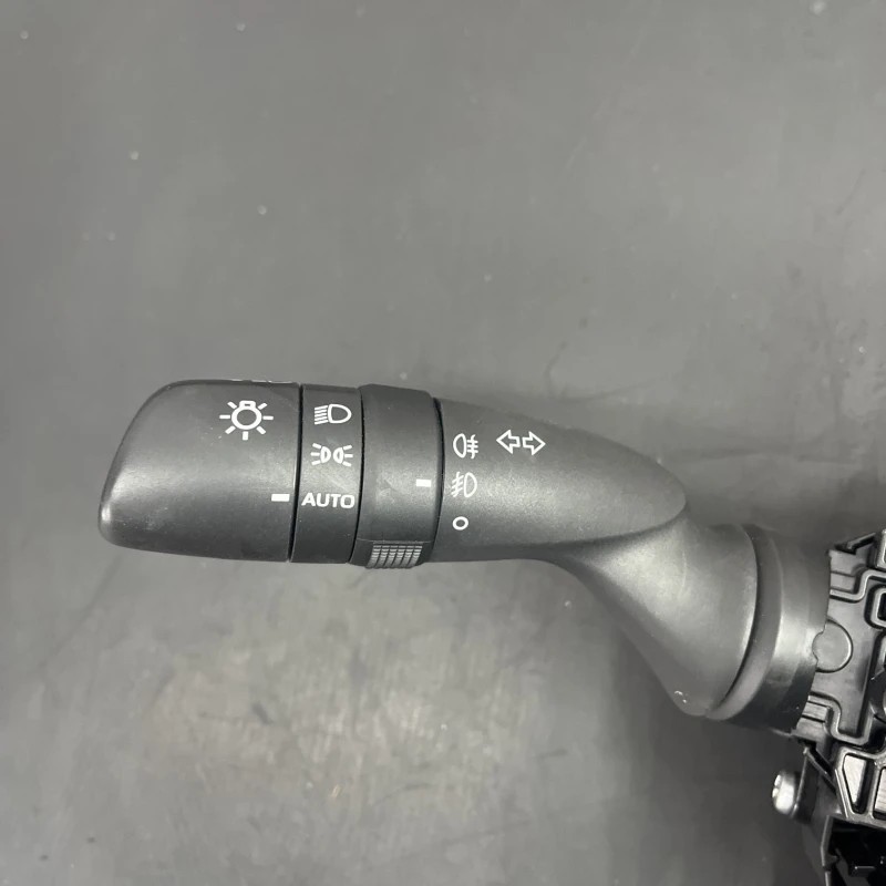 Spira volan cu manete / Toyota Rav4 XA40 2020 / Audio si electronice