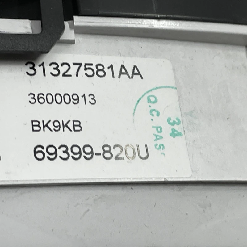 Ceas bord / Volvo XC60 D4 2019 / Audio si electronice