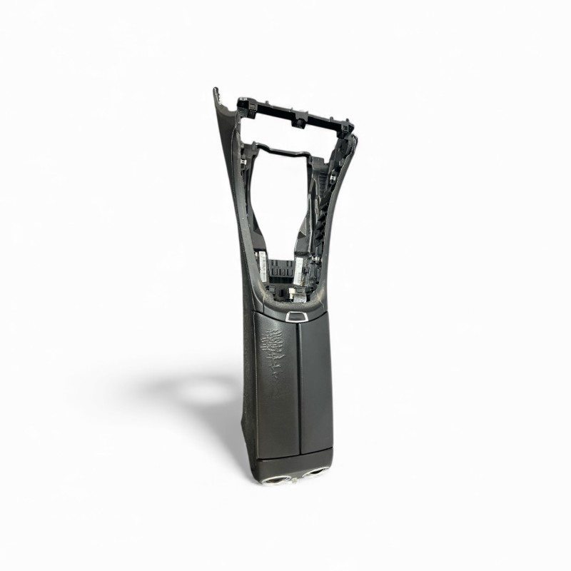 Cotiera centrala / Mercedes-Benz E Class W213 2020 / Interior