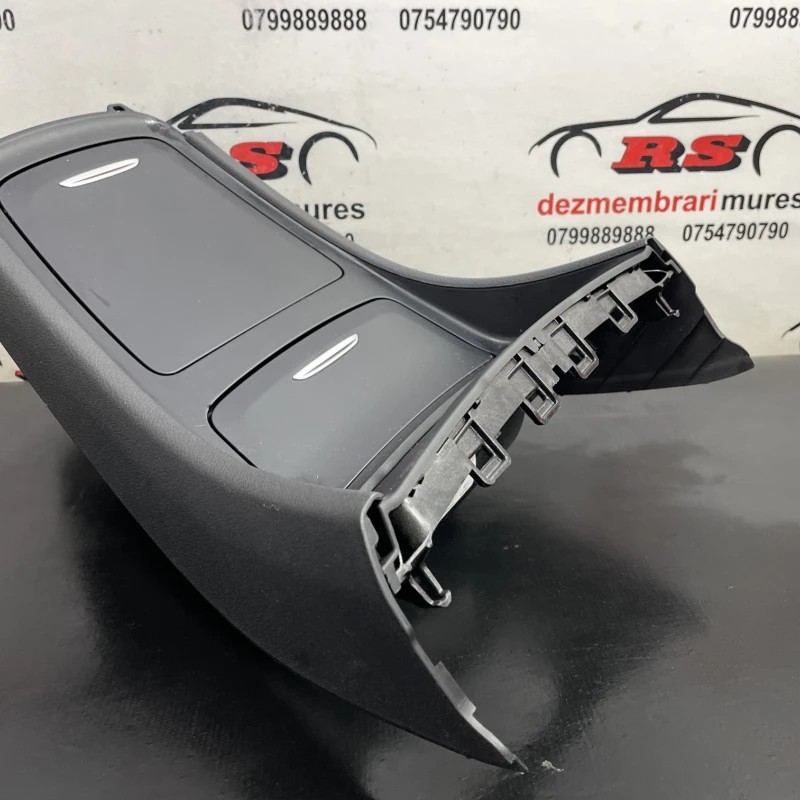 Plastic consola centrala / Mercedes-Benz A Class W176 2012 / Interior
