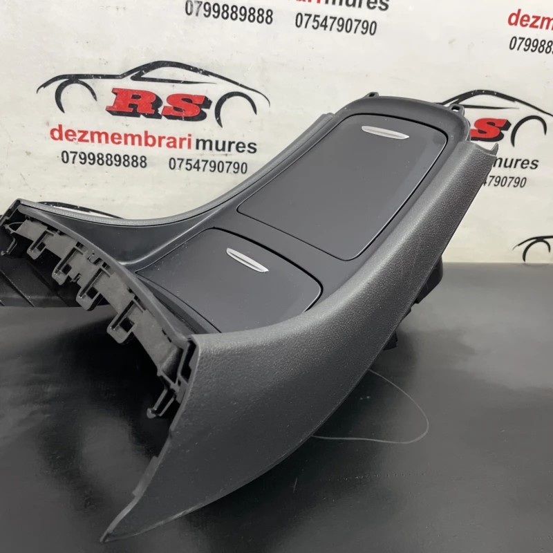 Plastic consola centrala / Mercedes-Benz A Class W176 2012 / Interior