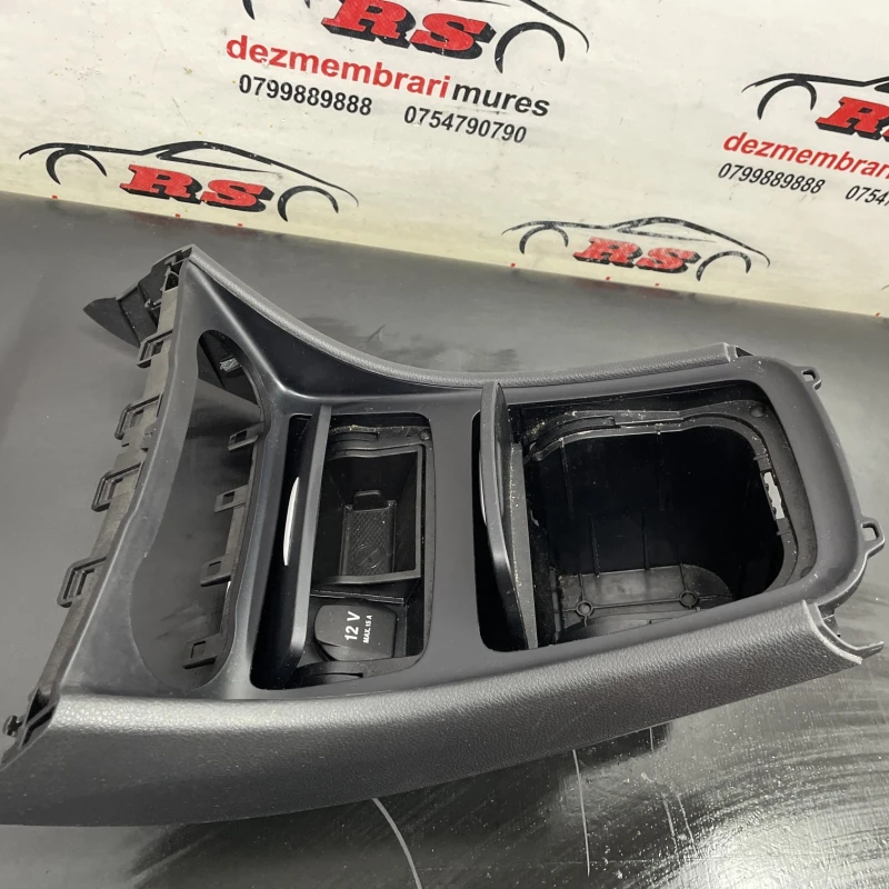 Plastic consola centrala / Mercedes-Benz A Class W169 2012 / Interior