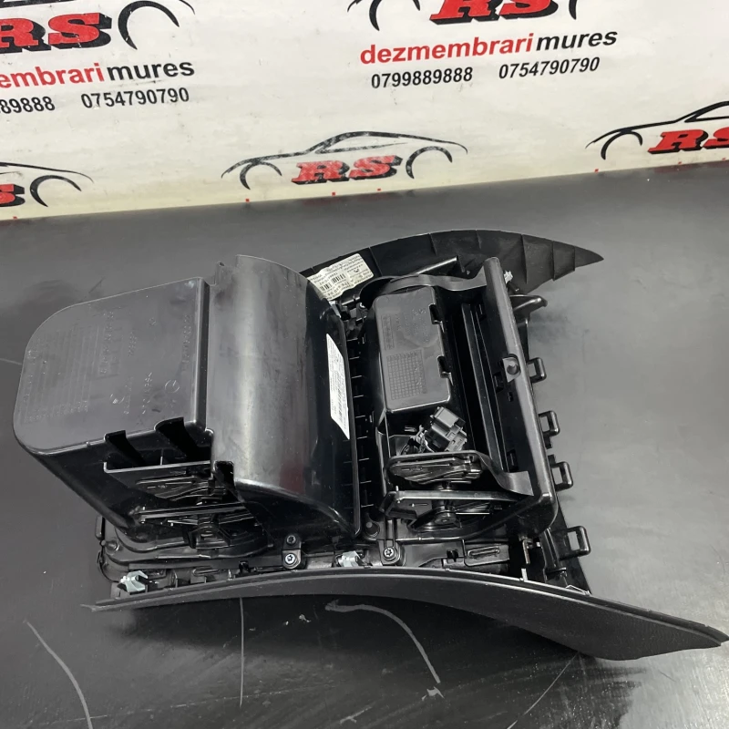Plastic consola centrala / Mercedes-Benz A Class W169 2012 / Interior
