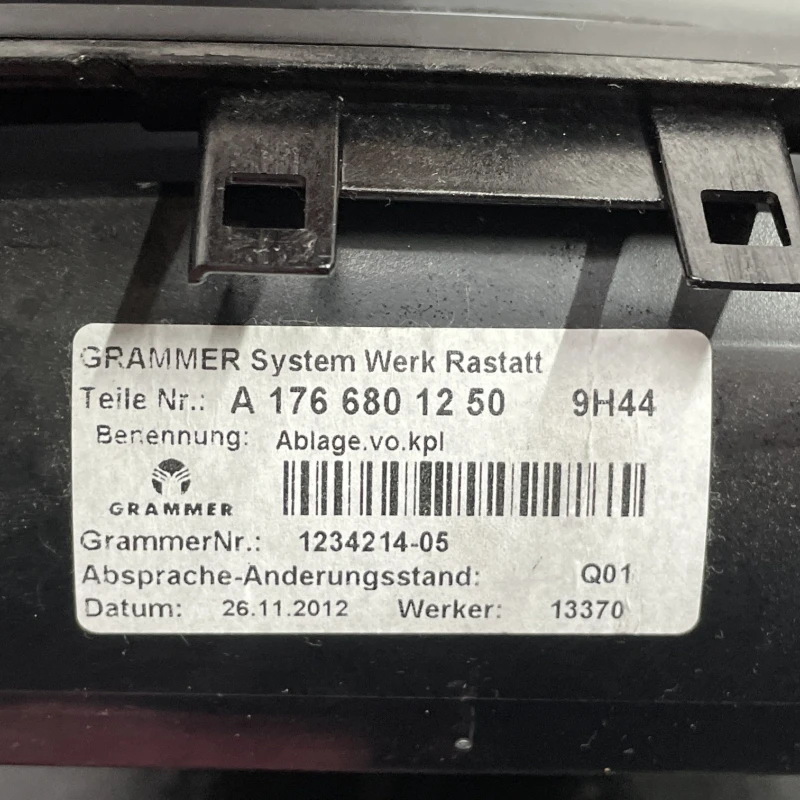 Plastic consola centrala / Mercedes-Benz A Class W169 2012 / Interior