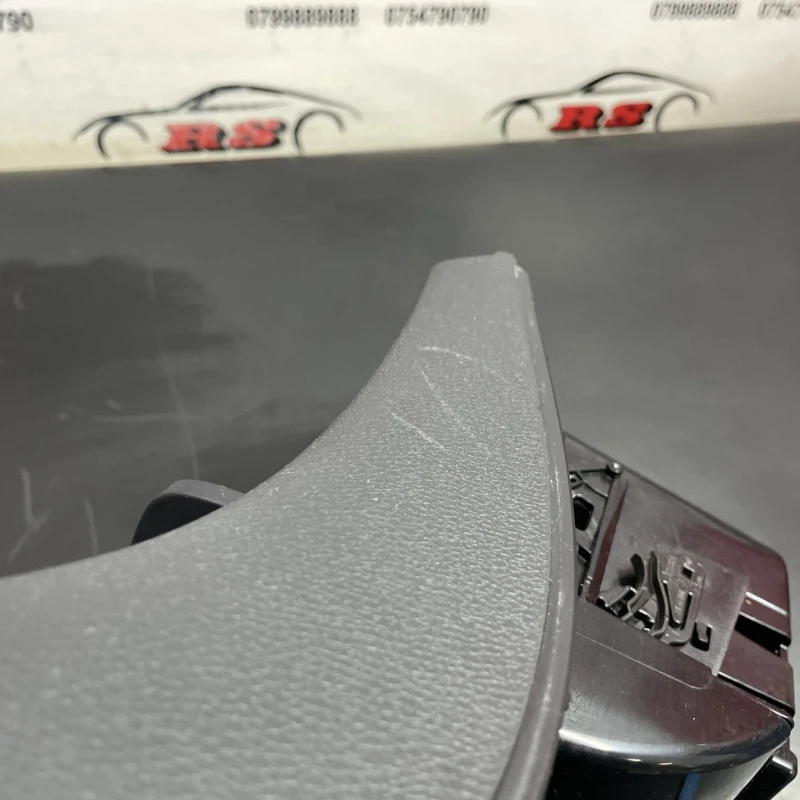 Plastic consola centrala / Mercedes-Benz A Class W169 2012 / Interior