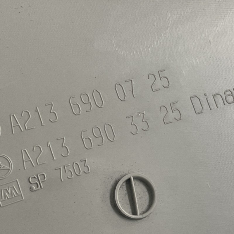 Ornament stalp / Mercedes-Benz E Class W213 2020 / Interior