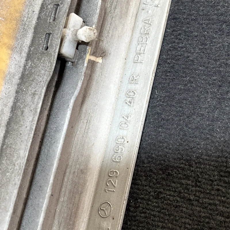Bandou usa dreapta fata / Mercedes-Benz SL R129 1992 / Caroserie, oglinzi si faruri
