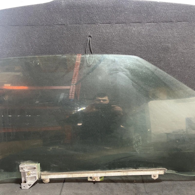 Geam dreapta fata / Mercedes-Benz SL R129 1993 / Caroserie, oglinzi si faruri