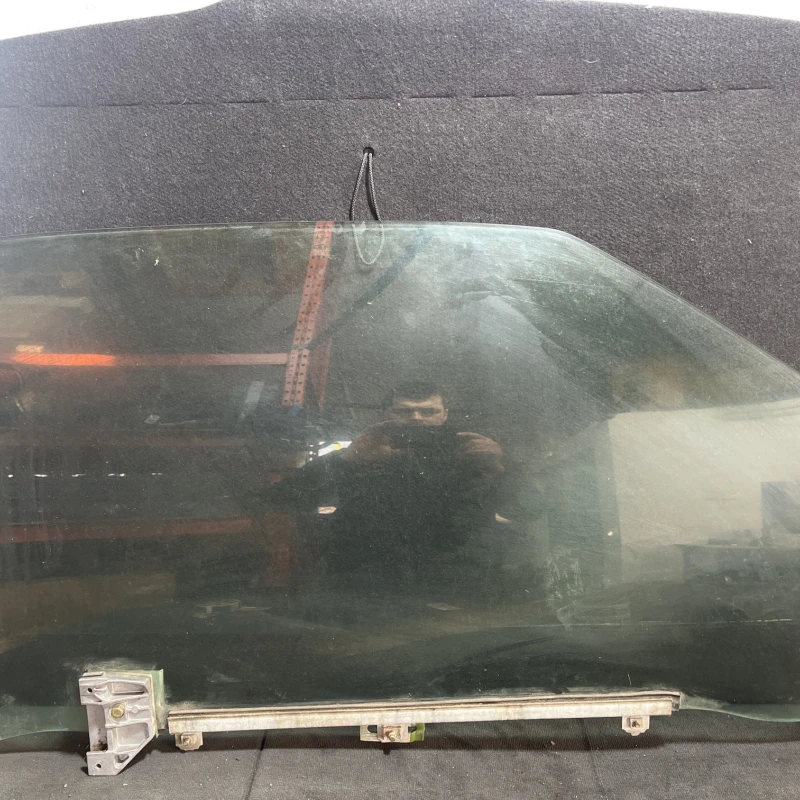 Geam dreapta fata / Mercedes-Benz SL R129 1992 / Caroserie, oglinzi si faruri