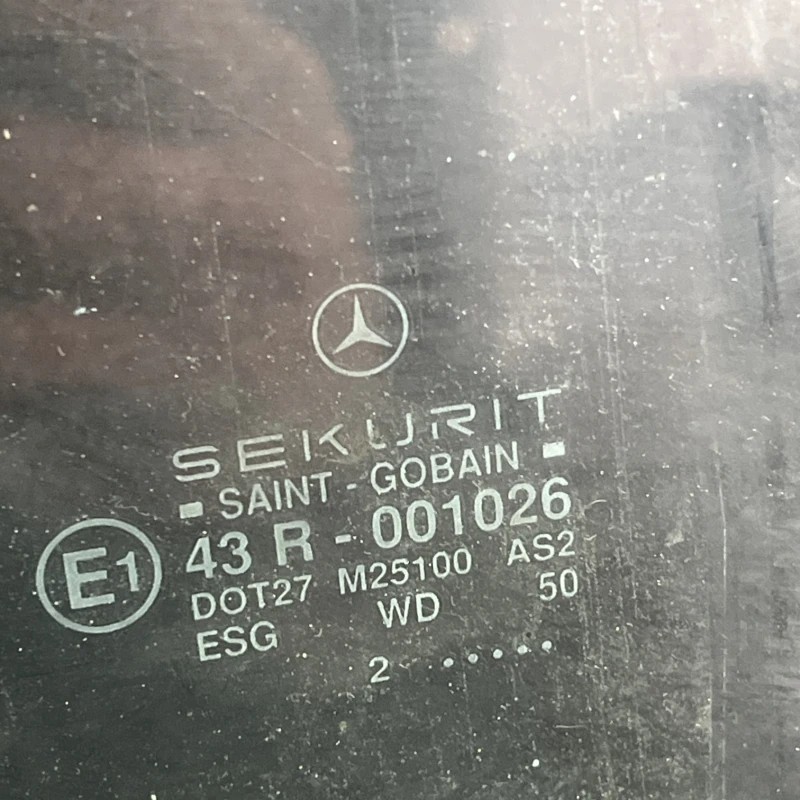 Geam dreapta fata / Mercedes-Benz SL R129 1993 / Caroserie, oglinzi si faruri