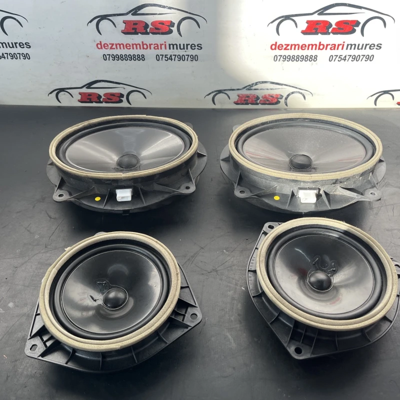 Boxa usa fata spate Lexus 