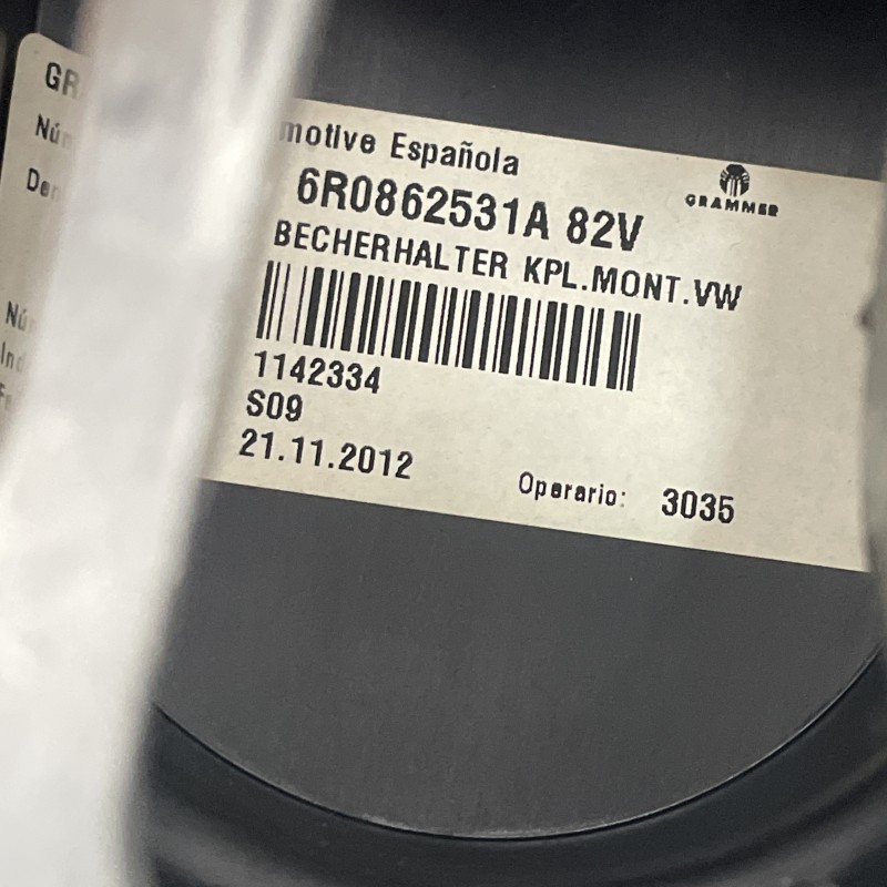 Cotiera centrala / Volkswagen Polo 6R 2013 / Interior