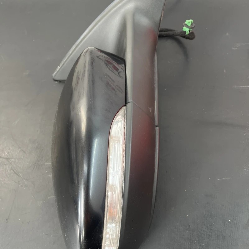 Oglinda dreapta / Volkswagen Passat B7 2012 / Caroserie, oglinzi si faruri