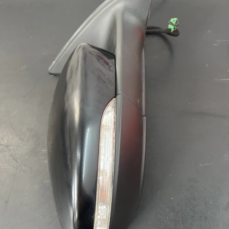 Oglinda dreapta / Volkswagen Passat B7 2012 / Caroserie, oglinzi si faruri