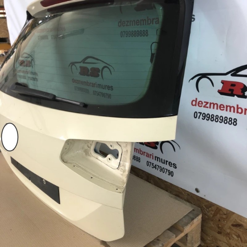 Haion / Volkswagen Passat B8 2016 / Caroserie, oglinzi si faruri