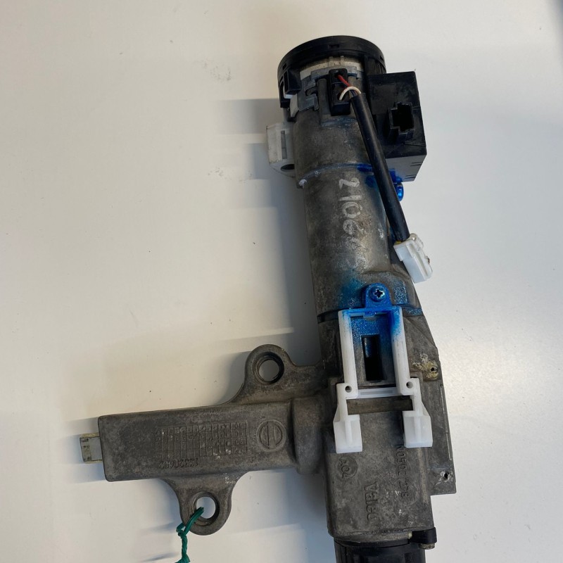 Contact cu cheie / Nissan Navara D40 2006 / Interior