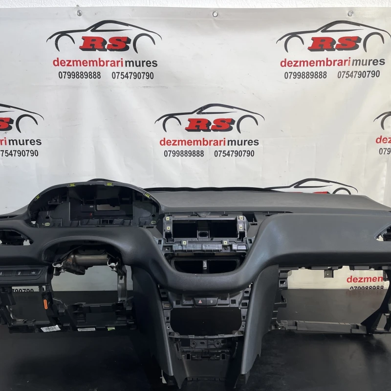 Plansa bord / Peugeot 208 208 2016 / Interior