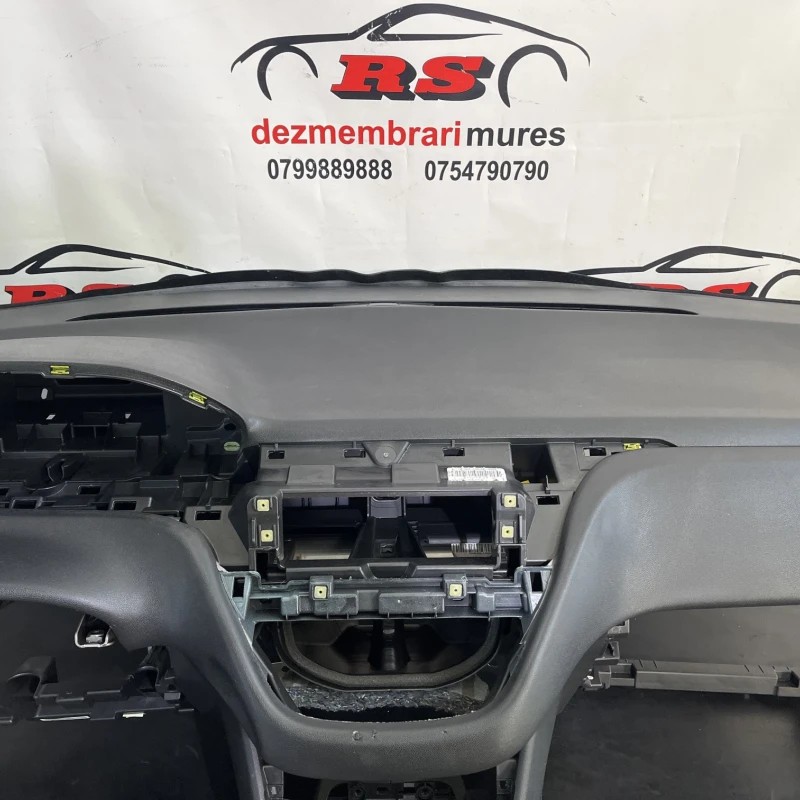 Plansa bord / Peugeot 208 208 2016 / Interior
