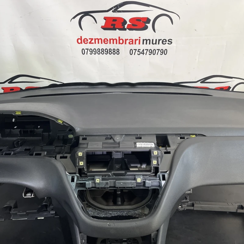 Plansa bord / Peugeot 208 208 2016 / Interior