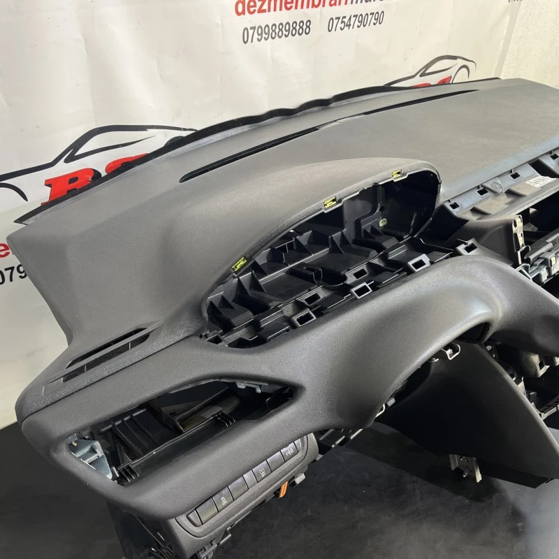Plansa bord / Peugeot 208 208 2016 / Interior