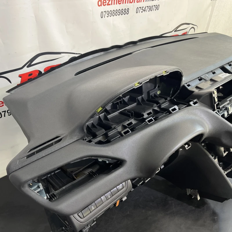 Plansa bord / Peugeot 208 208 2016 / Interior