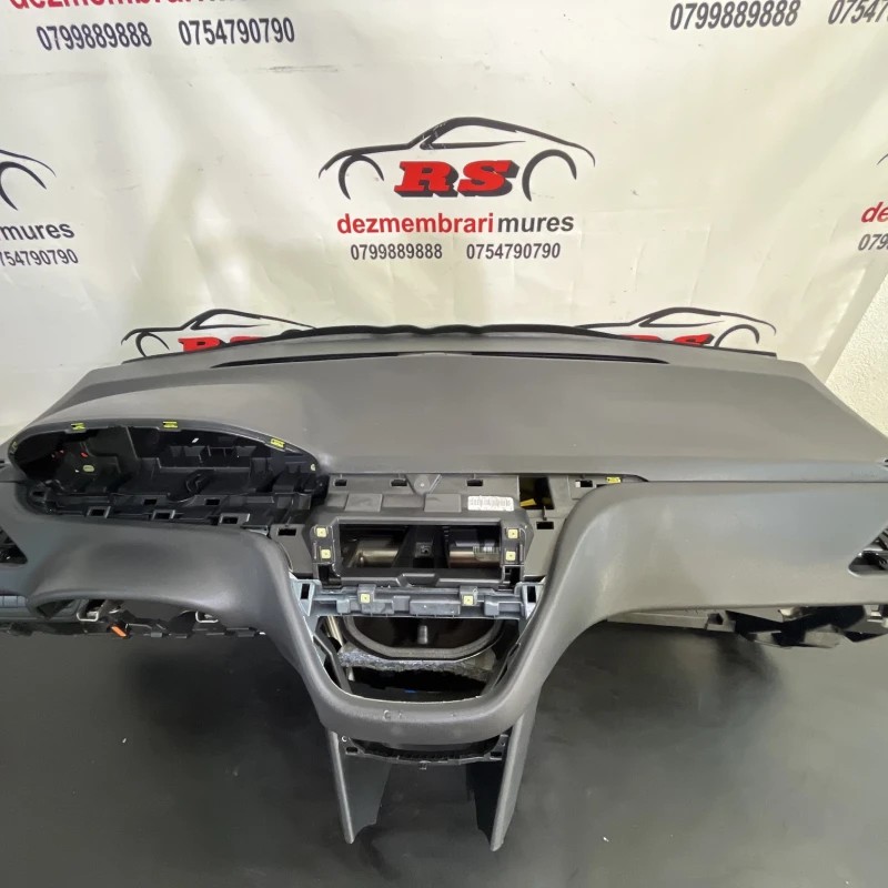 Plansa bord / Peugeot 208 208 2016 / Interior