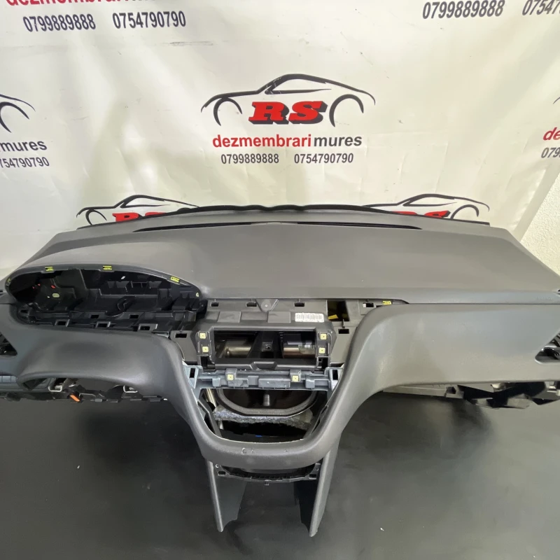 Plansa bord / Peugeot 208 208 2016 / Interior