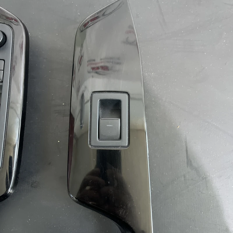 Butoane comada geamuri / Toyota CHR CHR 2022 / Interior